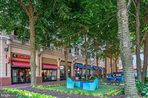Exterior - 11980 Sentinel Point Ct, Reston, VA 20191 photo 6 of 9