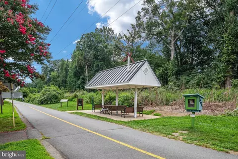 View/Area - 11980 Sentinel Point Ct, Reston, VA 20191 photo 3 of 4