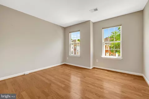 1982 Logan Manor Dr, Reston, VA 20190 photo 32