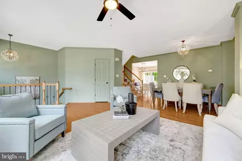 1982 Logan Manor Dr, Reston, VA 20190 photo 7