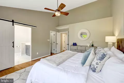 1982 Logan Manor Dr, Reston, VA 20190 photo 27