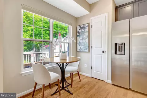 1982 Logan Manor Dr, Reston, VA 20190 photo 11