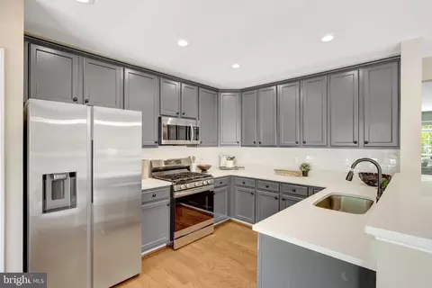 1982 Logan Manor Dr, Reston, VA 20190 photo 8