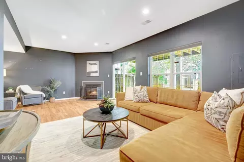 1982 Logan Manor Dr, Reston, VA 20190 photo 37
