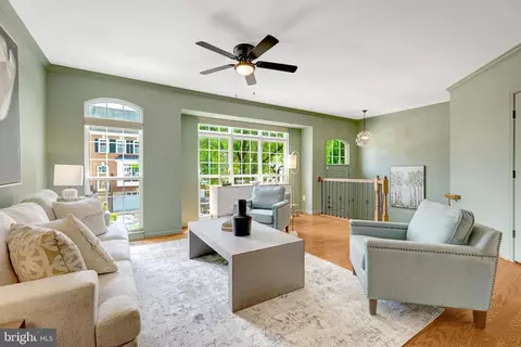 1982 Logan Manor Dr, Reston, VA 20190 photo 3