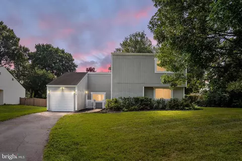 408 Arkansas Ave, Herndon, VA 20170