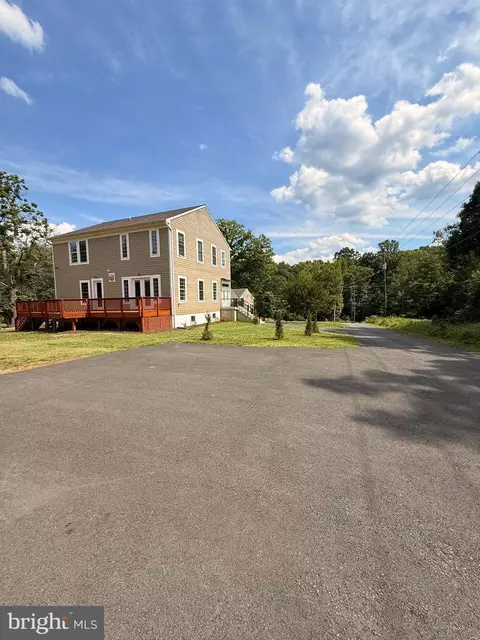 12304 Popes Head Rd, Fairfax, VA 22030