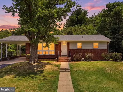 5739 Cannon Ln, Alexandria, VA 22303