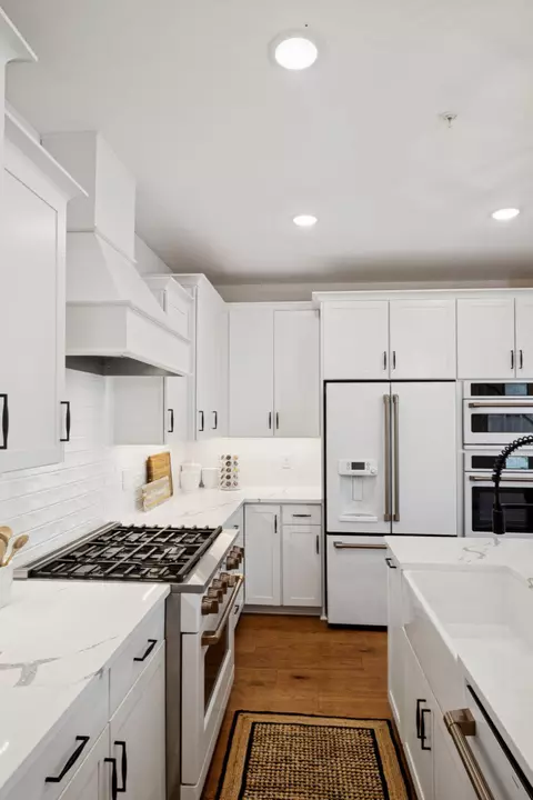 Kitchen - 14980 Deco Cir, Chantilly, VA 20151 photo 4 of 5