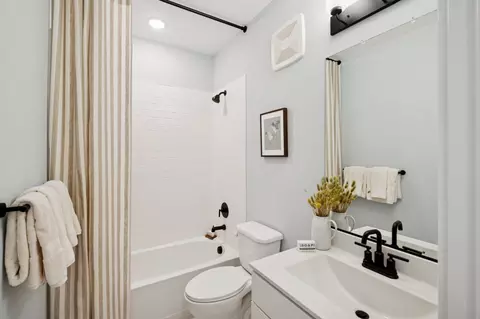 Bath - 14980 Deco Cir, Chantilly, VA 20151 photo 3 of 4