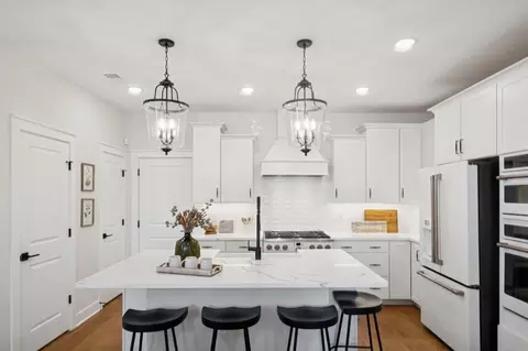 Kitchen - 14980 Deco Cir, Chantilly, VA 20151 photo 1 of 5