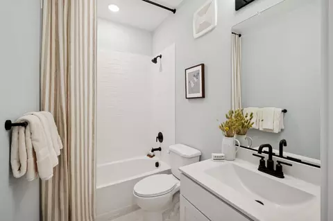 Bath - 14980 Deco Cir, Chantilly, VA 20151 photo 4 of 4