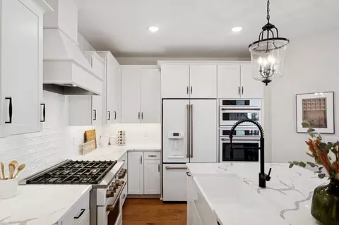 Kitchen - 14980 Deco Cir, Chantilly, VA 20151 photo 3 of 5