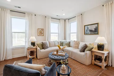 Living - 14980 Deco Cir, Chantilly, VA 20151 photo 1 of 2