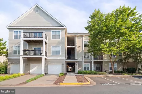 13357 Connor Dr #F, Centreville, VA 20120