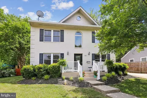3105 Elmwood Dr, Alexandria, VA 22303