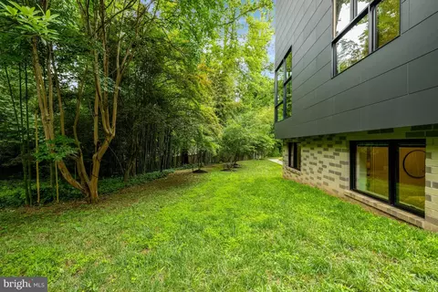 Exterior - 7815 Old Falls Rd, Mclean, VA 22102 photo 12 of 22