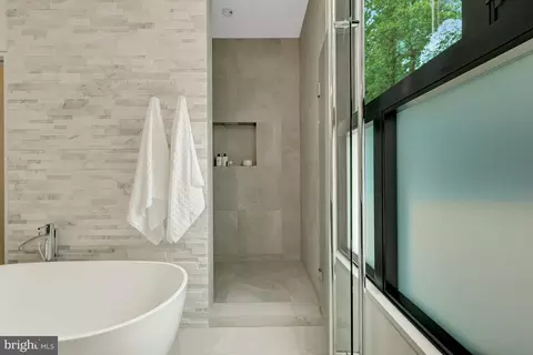 Bath - 7815 Old Falls Rd, Mclean, VA 22102 photo 5 of 11