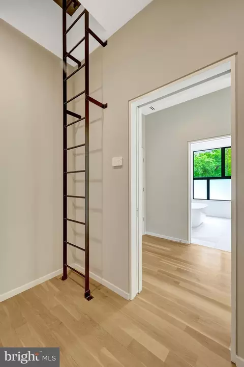 Entry Way - 7815 Old Falls Rd, Mclean, VA 22102 photo 10 of 15