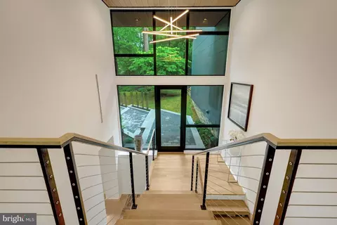 Entry Way - 7815 Old Falls Rd, Mclean, VA 22102 photo 3 of 15