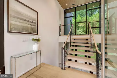Entry Way - 7815 Old Falls Rd, Mclean, VA 22102 photo 2 of 15