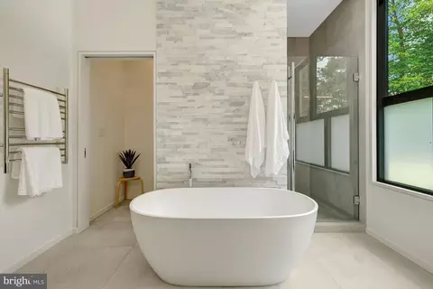 Bath - 7815 Old Falls Rd, Mclean, VA 22102 photo 7 of 11