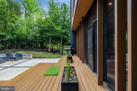 Exterior - 7815 Old Falls Rd, Mclean, VA 22102 photo 9 of 22