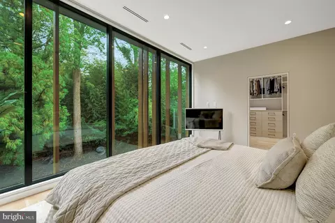 Bedroom - 7815 Old Falls Rd, Mclean, VA 22102 photo 3 of 11