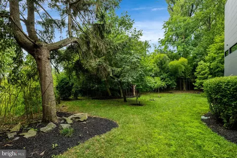 Exterior - 7815 Old Falls Rd, Mclean, VA 22102 photo 4 of 22