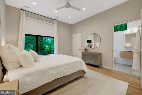 Bedroom - 7815 Old Falls Rd, Mclean, VA 22102 photo 6 of 11