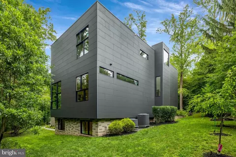Exterior - 7815 Old Falls Rd, Mclean, VA 22102 photo 16 of 22