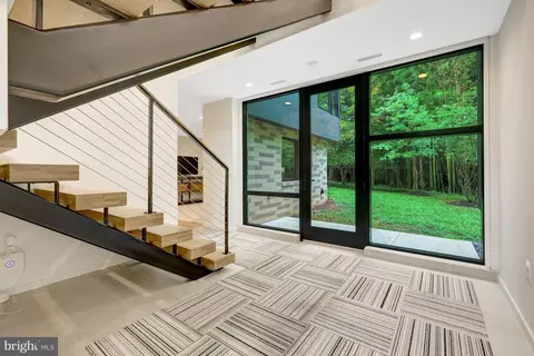 Entry Way - 7815 Old Falls Rd, Mclean, VA 22102 photo 14 of 15