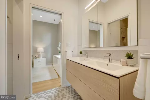 Bath - 7815 Old Falls Rd, Mclean, VA 22102 photo 8 of 11