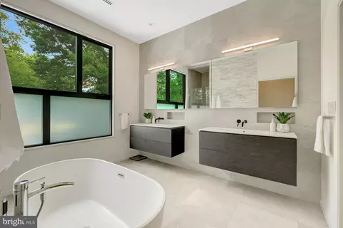 Bath - 7815 Old Falls Rd, Mclean, VA 22102 photo 1 of 11