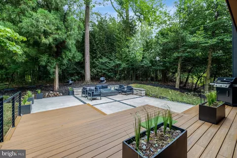 Exterior - 7815 Old Falls Rd, Mclean, VA 22102 photo 2 of 22