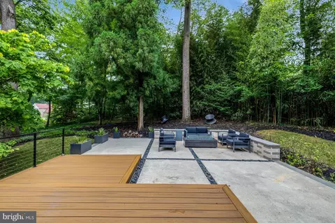 Exterior - 7815 Old Falls Rd, Mclean, VA 22102 photo 10 of 22