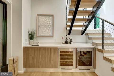 Entry Way - 7815 Old Falls Rd, Mclean, VA 22102 photo 5 of 15