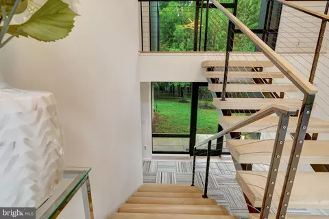 Entry Way - 7815 Old Falls Rd, Mclean, VA 22102 photo 11 of 15