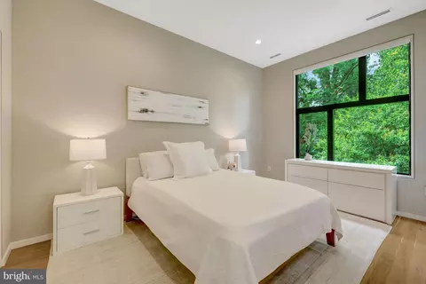 Bedroom - 7815 Old Falls Rd, Mclean, VA 22102 photo 4 of 11