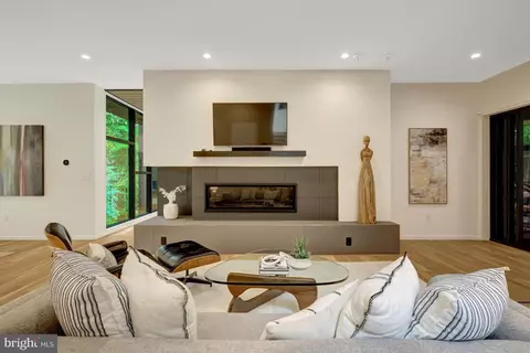 Living - 7815 Old Falls Rd, Mclean, VA 22102 photo 5 of 9