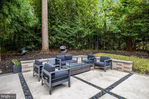 Exterior - 7815 Old Falls Rd, Mclean, VA 22102 photo 11 of 22