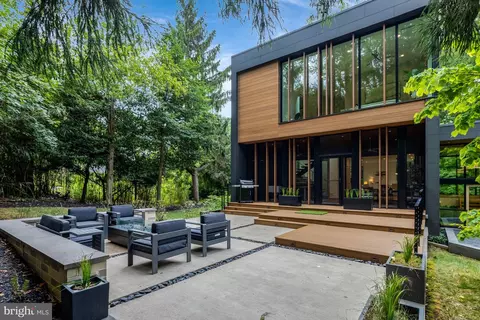 Exterior - 7815 Old Falls Rd, Mclean, VA 22102 photo 1 of 22