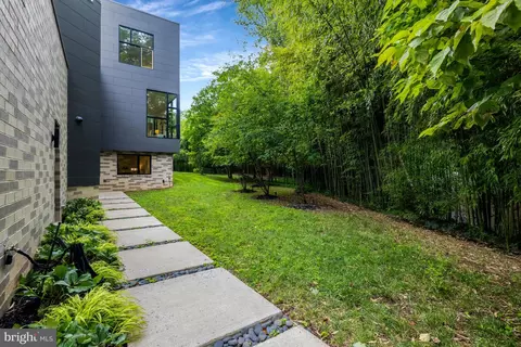 Exterior - 7815 Old Falls Rd, Mclean, VA 22102 photo 13 of 22