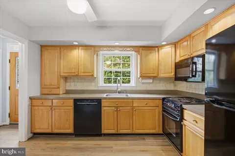 Kitchen - 7674 Tiverton Dr, Springfield, VA 22152 photo 2 of 2