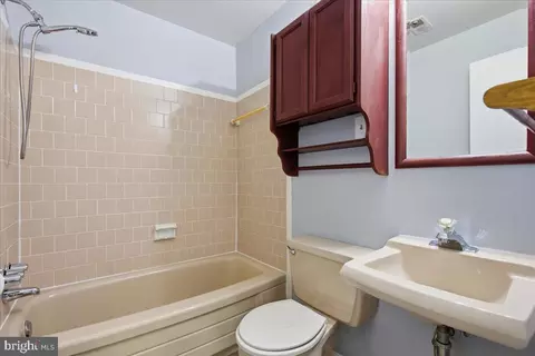 Bath - 7674 Tiverton Dr, Springfield, VA 22152 photo 3 of 3