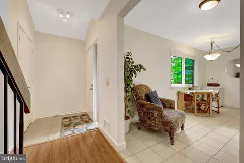 Entry Way - 2231 Wheelwright Ct, Reston, VA 20191 photo 2 of 7