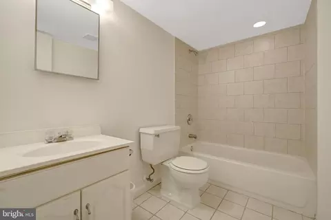 Bath - 2231 Wheelwright Ct, Reston, VA 20191 photo 5 of 5
