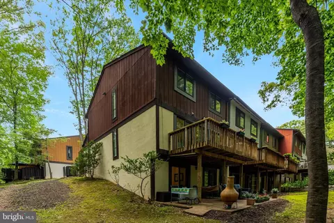 Exterior - 2231 Wheelwright Ct, Reston, VA 20191 photo 4 of 7