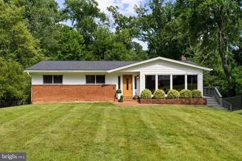 8719 Gateshead Rd, Alexandria, VA 22309