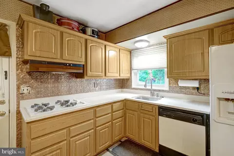 Kitchen - 6014 Hibbling Ave, Springfield, VA 22150 photo 3 of 3